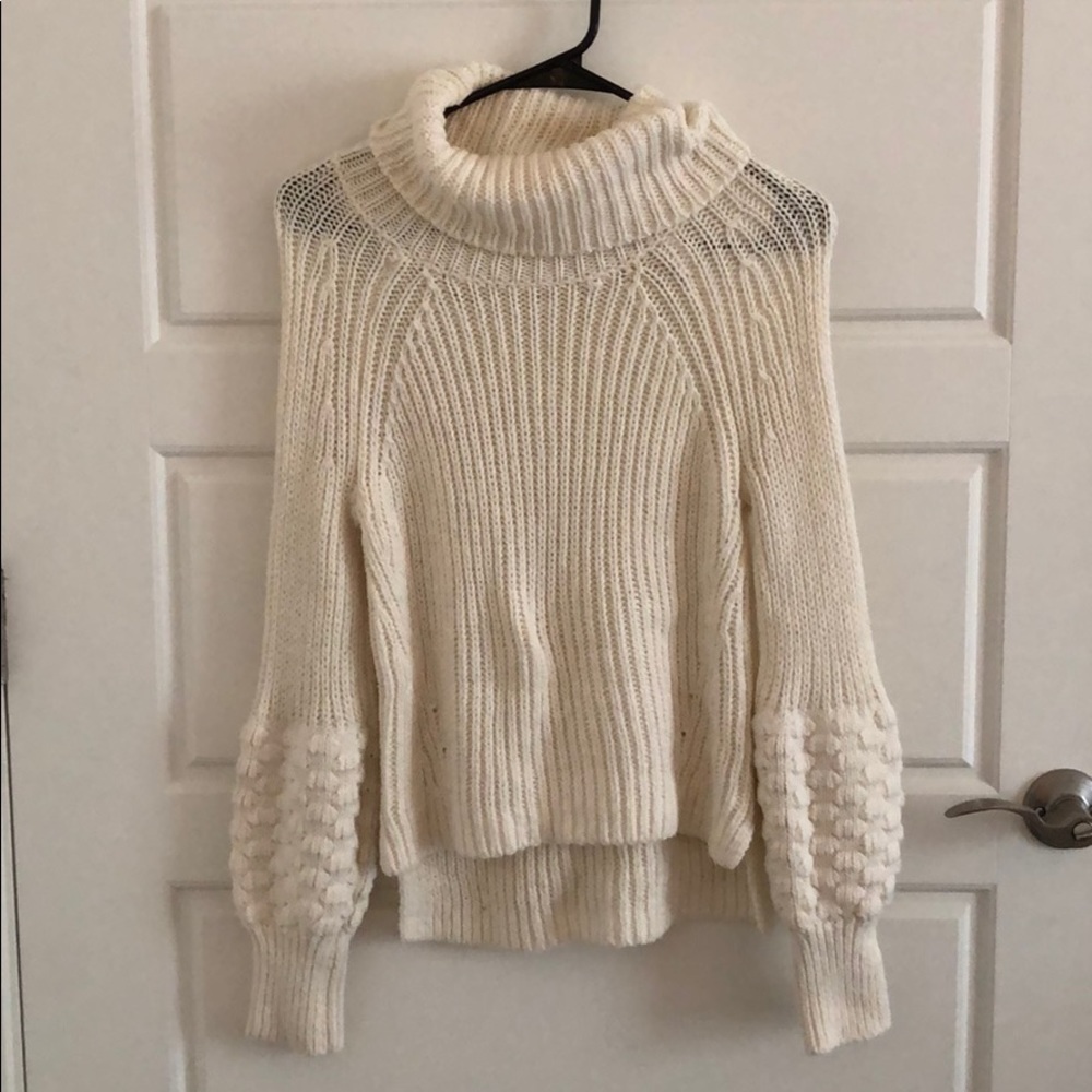 White turtle neck sweater